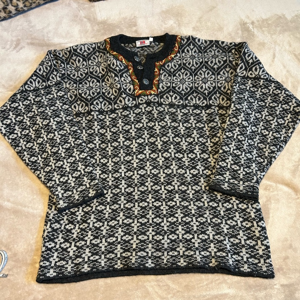 Men's Black and Gray Sweater